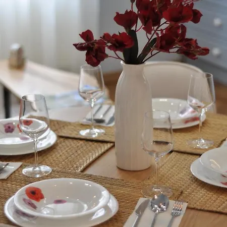 Lägenhet Black Gate - 2 Bedroom In The Heart Of Old Town With Free Private Secured Parking Braşov