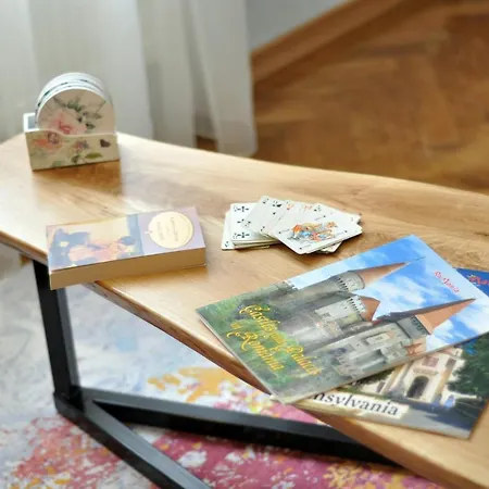 Black Gate - 2 Bedroom In The Heart Of Old Town With Free Private Secured Parking *