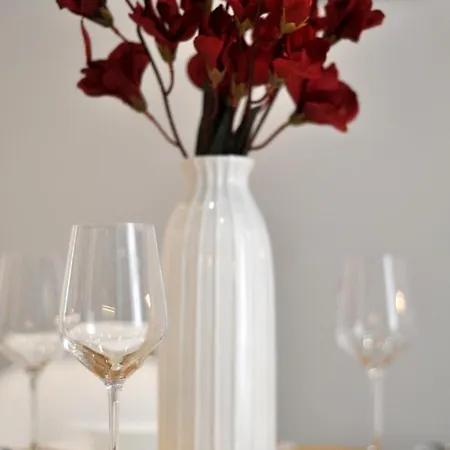 Black Gate - 2 Bedroom In The Heart Of Old Town With Free Private Secured Parking *