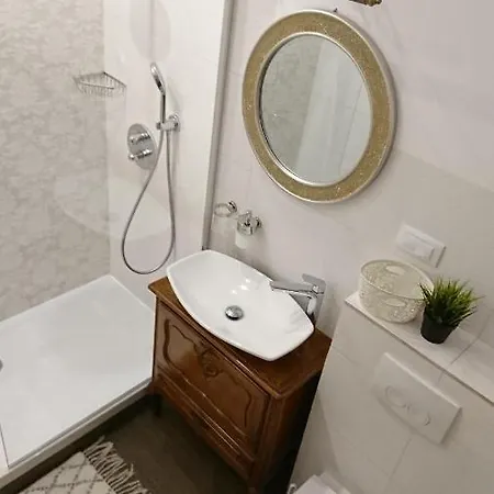 Black Gate - 2 Bedroom In The Heart Of Old Town With Free Private Secured Parking Lägenhet