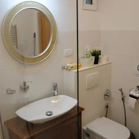 Lägenhet Black Gate - 2 Bedroom In The Heart Of Old Town With Free Private Secured Parking *