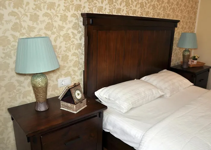 Black Gate - 2 Bedroom In The Heart Of Old Town With Free Private Secured Parking Apartment *