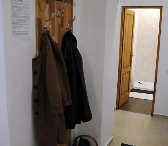 Apartment Black Gate - 2 Bedroom In The Heart Of Old Town With Free Private Secured Parking *