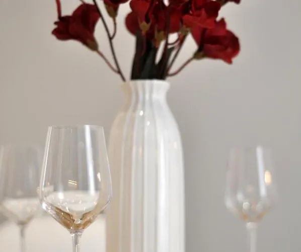 Black Gate - 2 Bedroom In The Heart Of Old Town With Free Private Secured Parking *