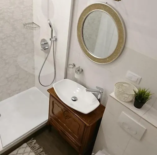 Black Gate - 2 Bedroom In The Heart Of Old Town With Free Private Secured Parking Апартаменти