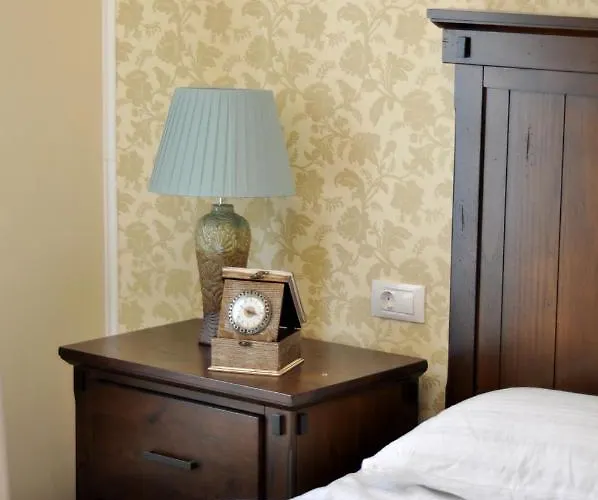 Black Gate - 2 Bedroom In The Heart Of Old Town With Free Private Secured Parking Apartment Brasov