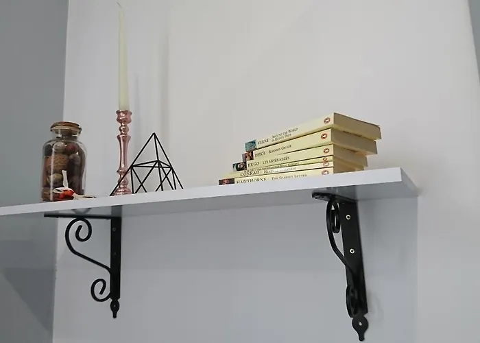 Black Gate - 2 Bedroom In The Heart Of Old Town With Free Private Secured Parking Апартаменти Брашов