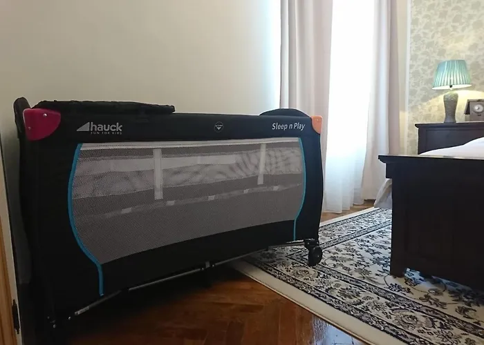 Black Gate - 2 Bedroom In The Heart Of Old Town With Free Private Secured Parking *